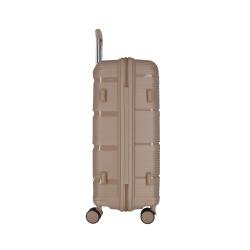 Beige Hartschalenkoffer mit horizontalen Rillen. Ausgestattet mit einem ausziehbaren Griff und vier Rollen.