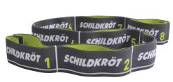 Schwarze Verpackung mit einem elastischen Band. Abgebildeter Mann nutzt das Band für Übungen.