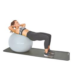 Verpackung eines Gymnastikballs in grau. Abgebildete Person sitzt auf dem Ball und trägt Sportbekleidung.