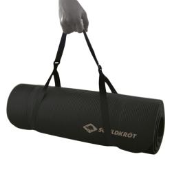 Schwarze Yoga-Matte mit geriffelter Oberfläche. Sie ist aufgerollt und hat ein Logo in der Ecke.