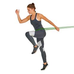 grüne Widerstandsbänder, flach und elastisch. Beschriftung mit 'Super Band Light', Gewicht 12-20 kg.
