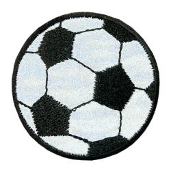 Runder Aufnäher in Form eines Fußballs. Schwarz-weiße Musterung mit hexagonalen und pentagonalen Feldern.