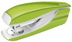 grüner Hefter mit glänzender Oberfläche. Die Form ist modern und ergonomisch.