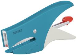 blauer Hefter mit ergonomischem Design. Roter Druckknopf zum Öffnen. Metallische Klammermechanik sichtbar.