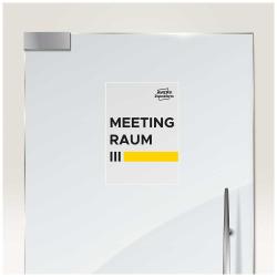 Packung mit Universal-Etiketten von Avery. Geeignet für Versand und mit starker Klebkraft.