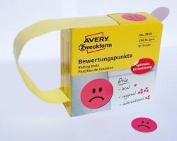 Gelbe Verpackung mit Aufschrift 'Bewertungspunkte'. Enthält 250 rote Punkte mit einem Durchmesser von 19 mm.