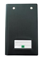 schwarzes Clipboard, offen. Zwei Metallclips oben. Glatte Oberfläche, keine weiteren Details.