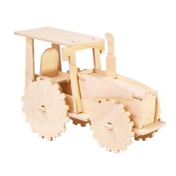 Holzmodell eines Traktors. Zwei große Räder, flaches Dach, einfache Form. Unbehandelte Holzoberfläche.