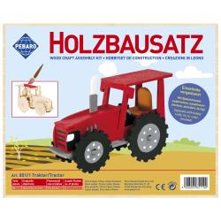Holzmodell eines Traktors. Zwei große Räder, flaches Dach, einfache Form. Unbehandelte Holzoberfläche.