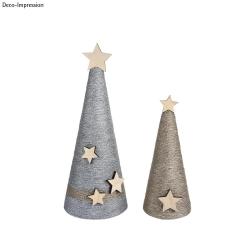 Drei weiße Kegel aus Styropor in unterschiedlichen Größen. Sie sind glatt und haben eine konische Form.