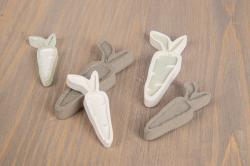 Silicon Gießform mit verschiedenen Frühlingsmotiven. Enthält Formen für Hasen, Vögel und Karotten.