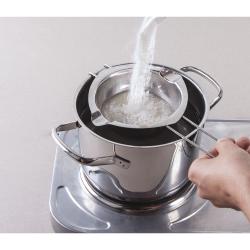 Transparente Dose mit Badekugeln. Inhalt 400g, vegan, schäumend.