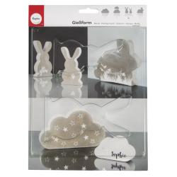 Plastikform für Schokoladenhasen. Zwei Hasenformen auf einer transparenten Platte.