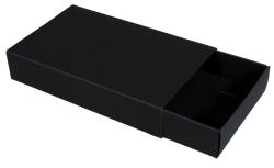 Sechs schwarze Geschenkboxen in rechteckiger Form. Eine Box ist offen und zeigt den Innenraum.