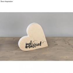 Grafik mit Hochzeitsmotiven. Texte wie 'Mr & Mrs', 'just married' und zwei Ringe.