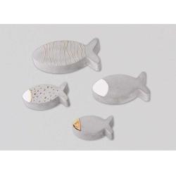 Graue Dekoration in Form eines Fisches. Aus Beton, schlicht und modern.