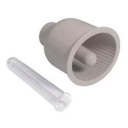 Verpackung für eine Gießform für eine Vase. Die Vase hat eine feine geriffelte Oberfläche.
