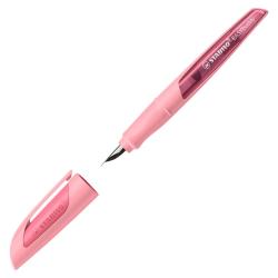 Ein pinker Textmarker mit einem transparenten Gehäuse. Die Spitze ist breit und abgerundet.