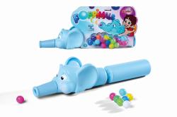 Spielzeug in Form eines blauen Elefanten. Bunte Kugeln liegen daneben.