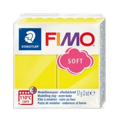 Gelbe Modelliermasse in einer Verpackung. Marke FIMO Soft, ofenhärtend.