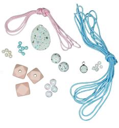 Schmuckset im Terrazzo-Stil. Enthält Materialien und Anleitung für vier Schmuckstücke.