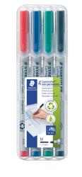 Set von vier Markern in rot, blau, grün und schwarz. Verpackung aus transparentem Kunststoff. Marker sind nachfüllbar und aus 97% recyceltem Material.