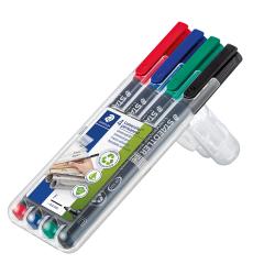Set mit vier Permanentmarkern in den Farben Rot, Blau, Grün und Schwarz. Die Marker sind in einer durchsichtigen Verpackung.