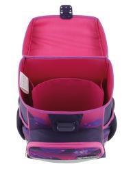 Schulranzen und Zubehör in lila und pink. Motive von Schmetterlingen und einem Einhorn.