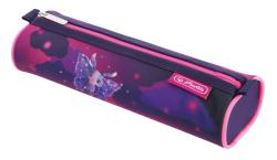 Schulranzen und Zubehör in lila und pink. Motive von Schmetterlingen und einem Einhorn.