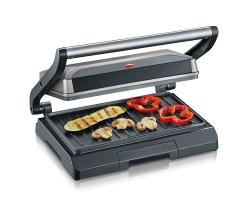 Kontaktgrill in silber und schwarz. Kompakte Bauweise mit einer glatten Grillfläche.
