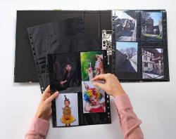 Produkt von HERMA, Fotohüllen für Fotos 9 x 13 cm. 10 Stück, aus Polypropylen. Beidseitig einlegbar, mit Beschriftungsetiketten.