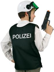 Kind in Polizeiweste mit der Aufschrift POLIZEI. Trägt einen weißen Helm und hält eine Spielzeugpistole.