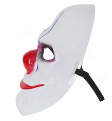 Weiße Clownmaske mit roter Nase. Blau und pinke Akzente auf der Oberfläche.