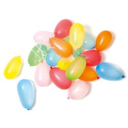 Bunte Wasserballons in verschiedenen Farben. Einige sind nass und glänzen.