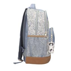 blauer Rucksack mit einem Bild eines Mädchens und drei Katzen. Der Rucksack hat ein florales Muster und braune Akzente.