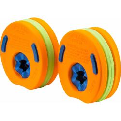 Drei farbige Schwimmdiscs in Orange und Grün. Runde Form mit einer zentralen Öffnung.