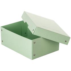grüne Aufbewahrungsbox mit Deckel. Die Box hat Metallnieten an den Ecken.