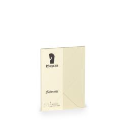 Beige Umschlag mit Klappe. Logo von Rössler in Schwarz. Größe C7, 81 x 114 mm. Geeignet für Laser- und Inkjet-Druck.