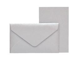 Graue Umschlag mit spitzem Verschluss. Dazu gehört ein passendes graues Blatt Papier.