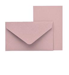 Rosa Briefumschlag mit passendem Blatt Papier. Der Umschlag hat eine spitze Klappe.