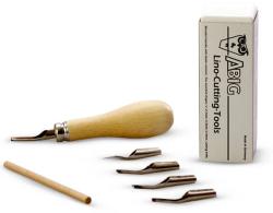 Lino Cutter Set. Holzgriff mit Metallspitze. Sechs verschiedene Klingen im Set. Verpackung transparent.