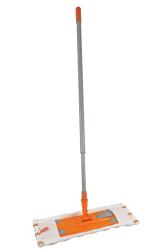 Mopp mit langem, grauem Stiel und orangefarbener Halterung. Der Mop hat einen weißen Reinigungstuch-Bereich.