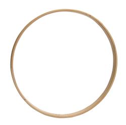 Holzring in runder Form. Einfach und ohne Verzierungen.