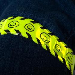 Drei Rollen reflektierendes Leuchtband in verschiedenen Designs. Farbenfroh mit Smileys, Regenbögen und Sternen.