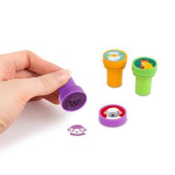 Acht bunte Stempel mit Tiermotiven. Farben sind lila, grün, gelb, rot und orange.