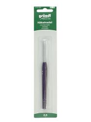 Häkelnadel in silberner Farbe, verpackt in einer transparenten Blisterverpackung. Größe 2,5 mm.