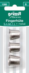 Drei metallene Fingerhüte in verschiedenen Größen (S, M, L). Verpackt in einer transparenten Blisterverpackung. Oberfläche mit rautenförmigem Muster.