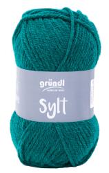 Grünes Garn in einem knäuel. Beschriftung mit dem Namen 'Sylt' und Hersteller 'gründl'.
