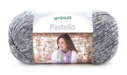 Garnrolle in Grau mit meliertem Muster. Abgebildete Frau trägt einen Schal aus dem Garn.