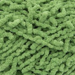 Grüner Chenille-Garn mit vielen kleinen, weichen Fäden. Verpackung zeigt den Namen 'Flipsy' und ein Beispielprojekt.